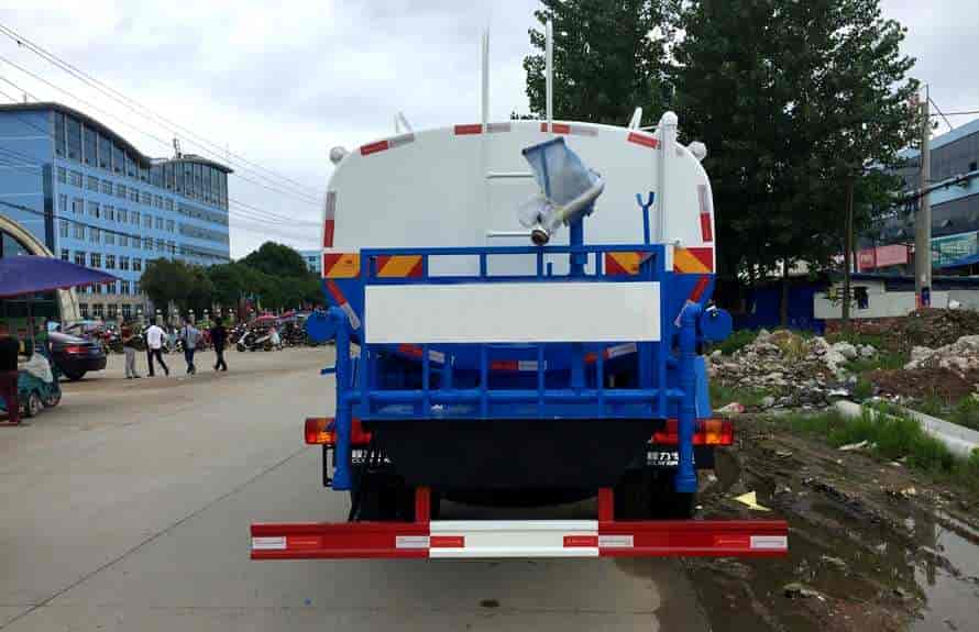 解放12噸灑水車